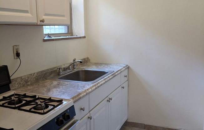 2 beds, 1 bath, $1,775, Unit 111C