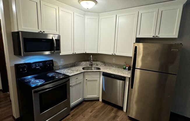 Studio, 1 bath, 400 sqft, $770, Unit Unit 106