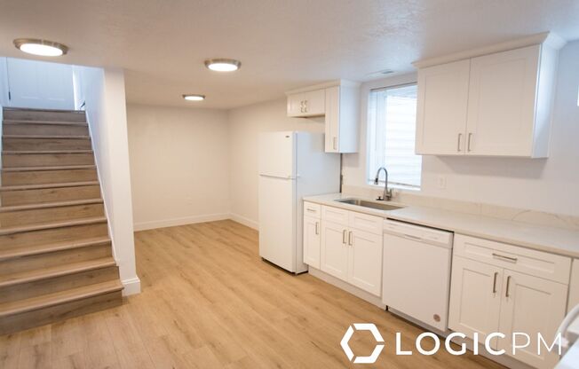 2 beds, 1 bath, 998 sqft, $1,350