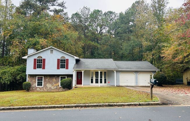 Newly renovated 4 bedroom, 3 bathroom home in Lithonia! Must See