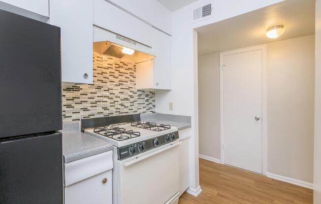 1 bed, 1 bath, 970 sqft, $1,421