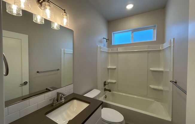 2 beds, 2 baths, 1,089 sqft, $2,295, Unit SFR 927 - 20689