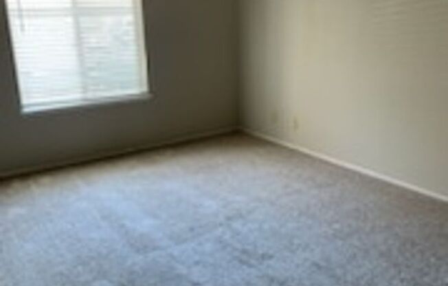 2 beds, 2 baths, 925 sqft, $1,595, Unit 7475 Stockton Blvd #59