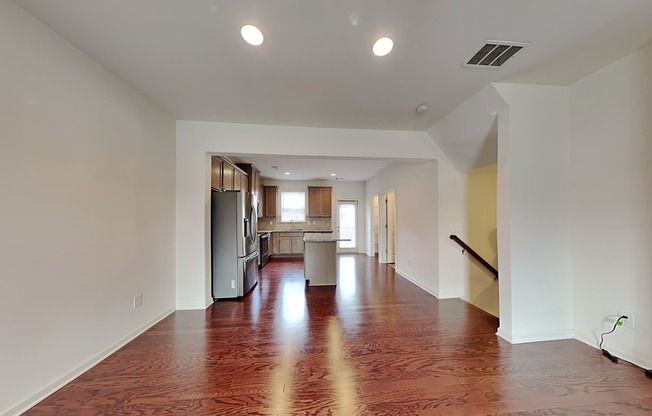 975 SOCIETY CIR SW