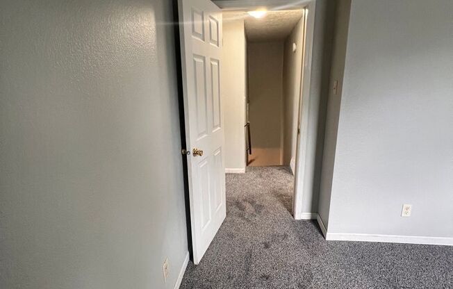 2 beds, 1 bath, $1,100