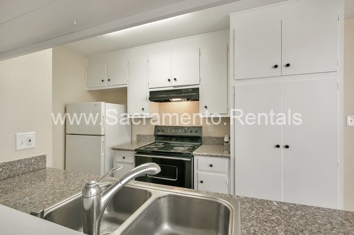 2 beds, 1 bath, $1,595