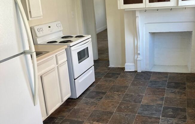 1 bed, 1 bath, 700 sqft, $1,299, Unit 38-4