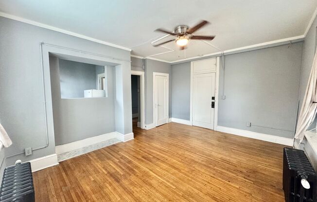 1 bed, 1 bath, $1,095, Unit 14