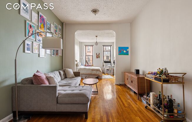 892 MANHATTAN AVE