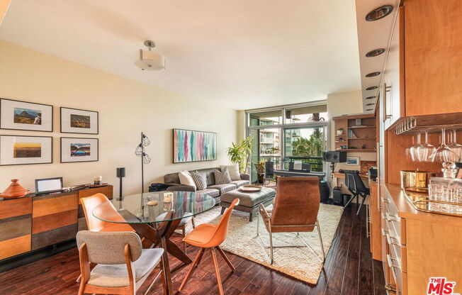 1 bed, 1 bath, 814 sqft, $4,250, Unit 415