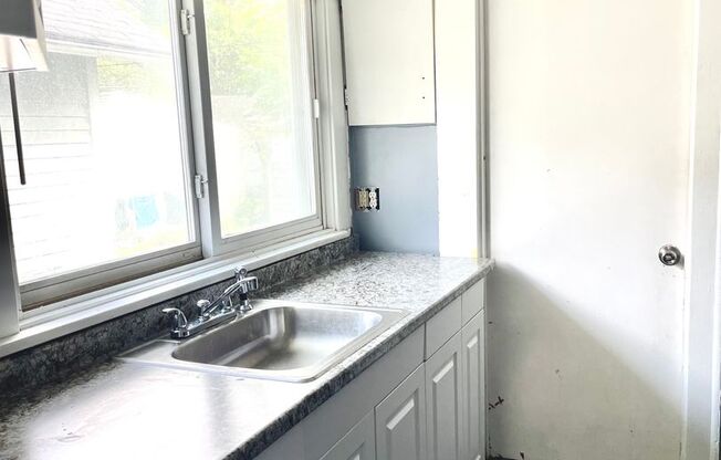 2 beds, 1 bath, $1,000