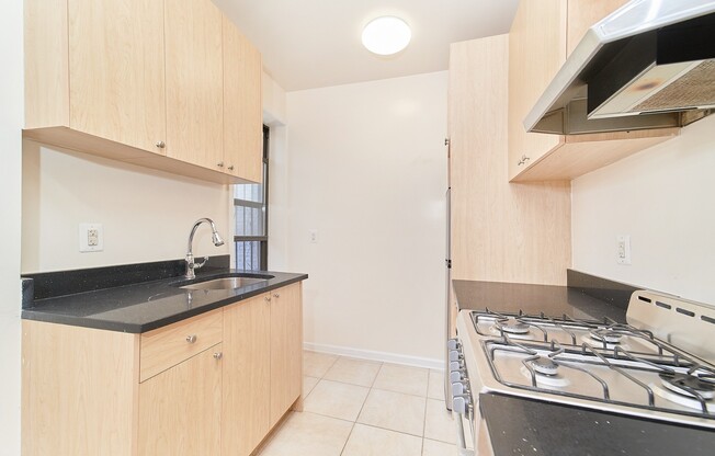 2 beds, 1 bath, $4,995, Unit 52