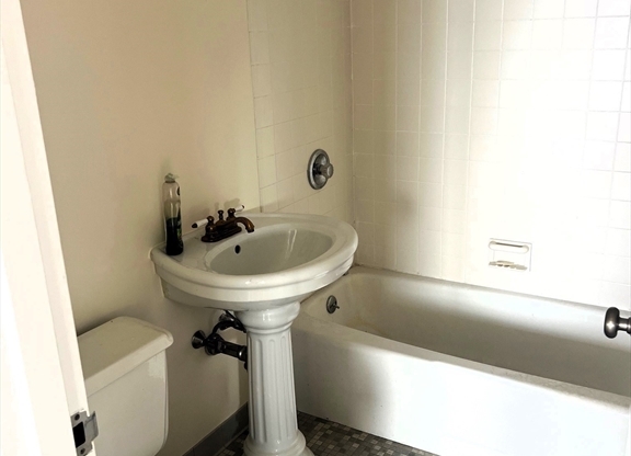 2 beds, 2 baths, 1,100 sqft, $3,880, Unit 606