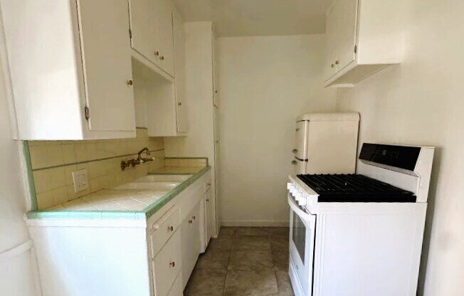 114 S RAMPART BLVD