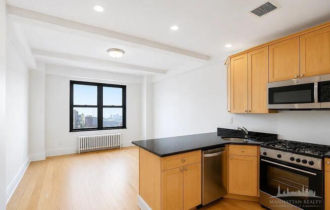 2 beds, 1 bath, $8,200, Unit 14K