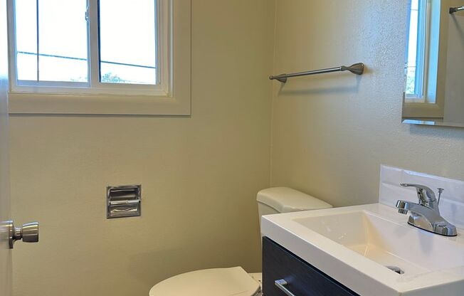 2 beds, 1 bath, $1,275, Unit #5