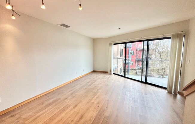 Spacious 2BR/2BA Condo – 1,086 SF + Parking + River Views | NW Portland