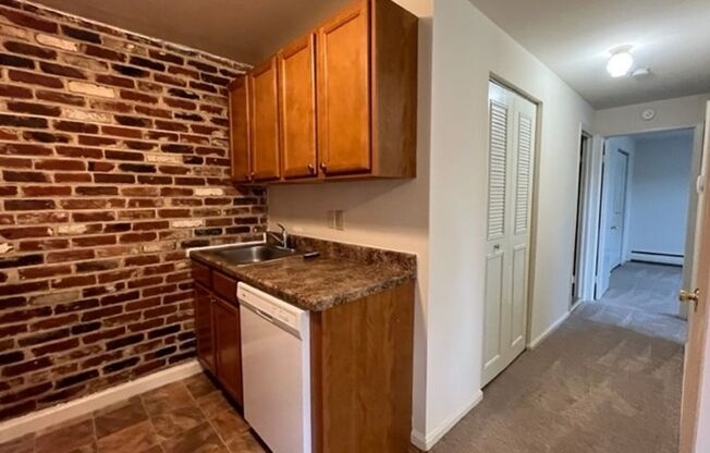2 beds, 1 bath, 900 sqft, $1,525, Unit 123