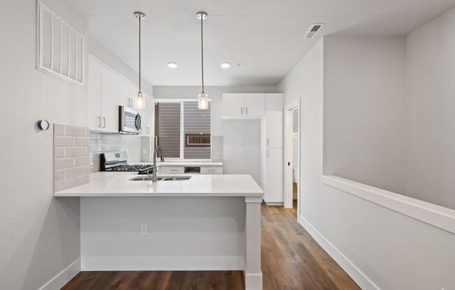 2 beds, 2.5 baths, 1,146 sqft, $2,995, Unit 7828-102