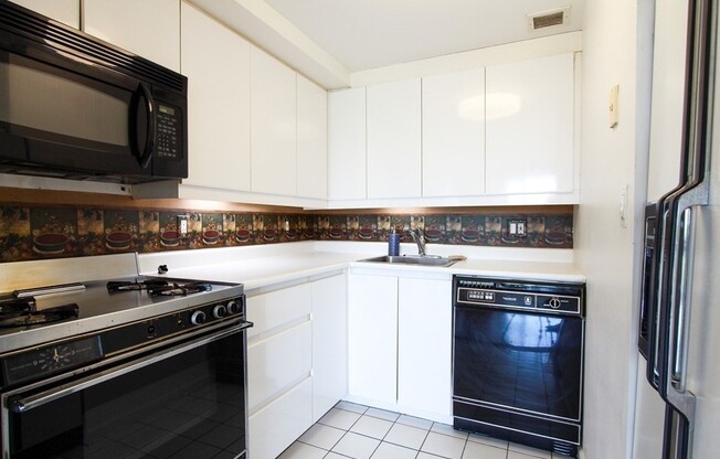 Studio, 1 bath, 532 sqft, $3,100, Unit 701