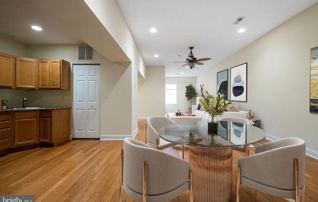 2 beds, 2 baths, 944 sqft, $1,920, Unit 401