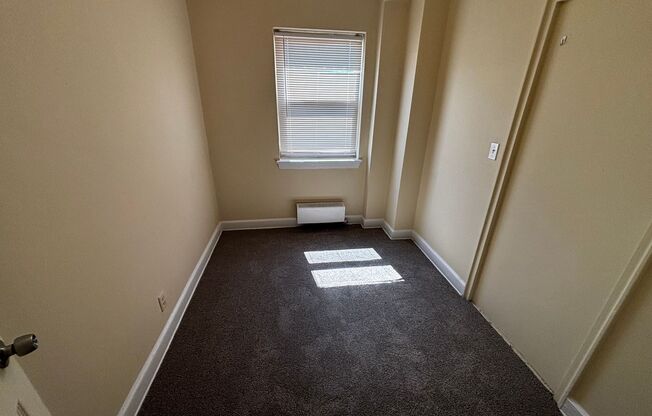 2 beds, 1 bath, 876 sqft, $1,000, Unit C71