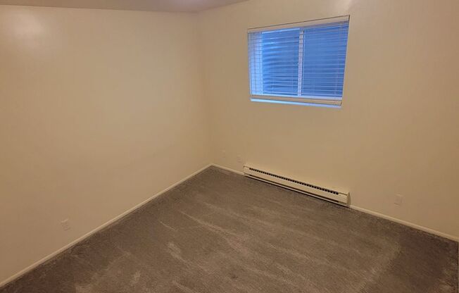 2 beds, 1 bath, 790 sqft, $995, Unit 8