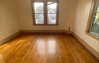 *30 Days of FREE RENT With SIGNED LEASE* 2 bed/1 bath off Brady St!