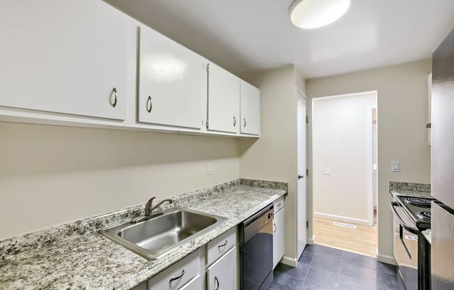 Ground Floor 1bed/1bath Apartment in Convenient Juanita Location!