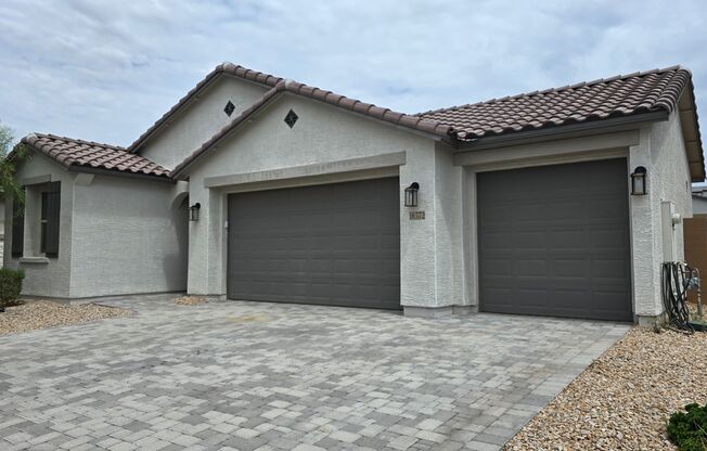 Three car garage! Closer to Surprise than Wittman!