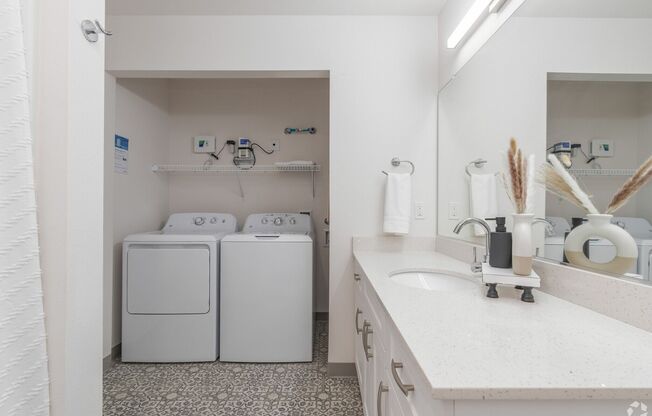 2 beds, 1 bath, 951 sqft, $1,650, Unit C208