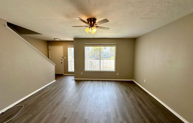 Nice Townhouse with new floor and bathrooms