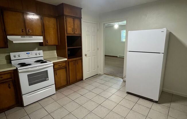 2 beds, 1 bath, 903 sqft, $1,290, Unit J-12