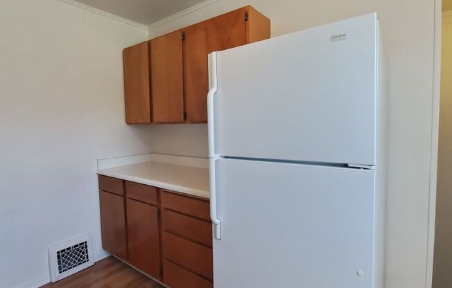 3 beds, 1 bath, $1,575, Unit 1411