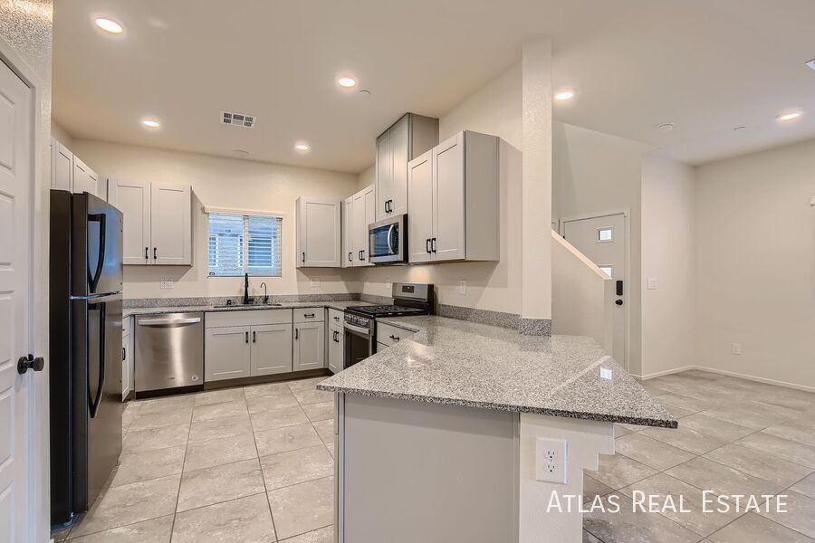 4452 SAPPHIRE MOON AVE