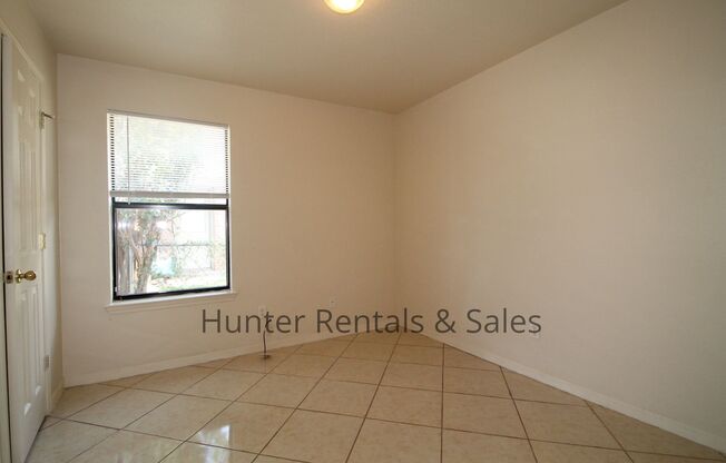 3 beds, 2 baths, $1,175, Unit Unit A