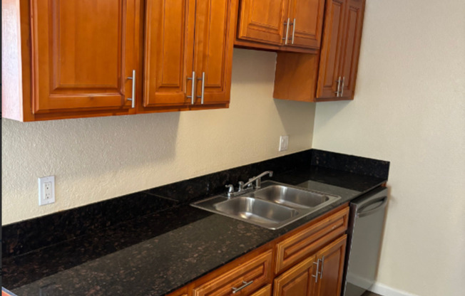 3 beds, 2 baths, 1,050 sqft, $2,650, Unit 2573-02