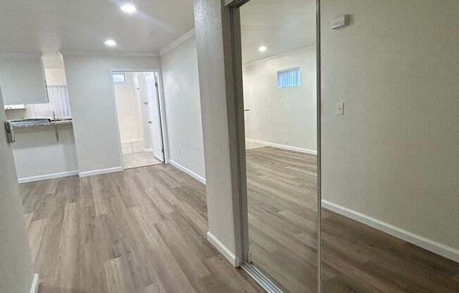 Studio, 1 bath, 400 sqft, $1,800, Unit 01