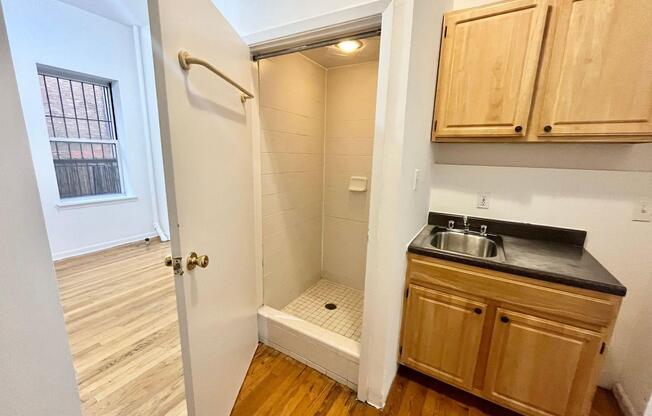 1 bed, 1 bath, $2,500, Unit 1