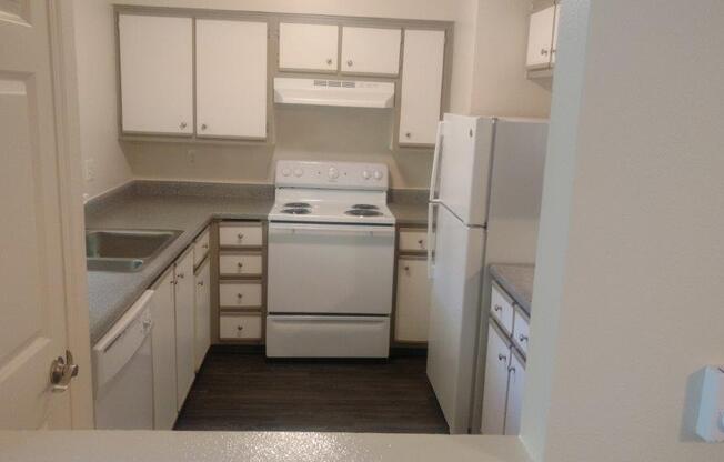 2 beds, 1 bath, $1,600, Unit 121