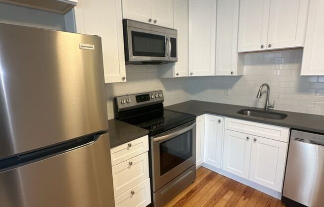 1 bed, 1 bath, 500 sqft, $2,325, Unit 1602 Walnut St Unit #3