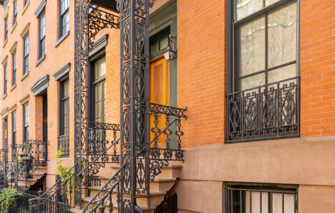 64 JANE ST