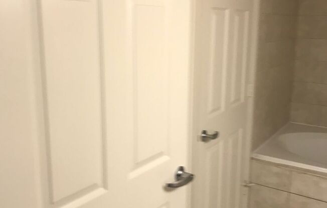 2 beds, 2 baths, 840 sqft, $1,824, Unit 4-0509