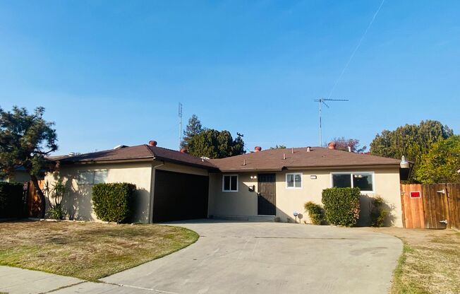 $1,895 Peach & Mckinley, 3 Bedroom - E. Home Ave, Fresno