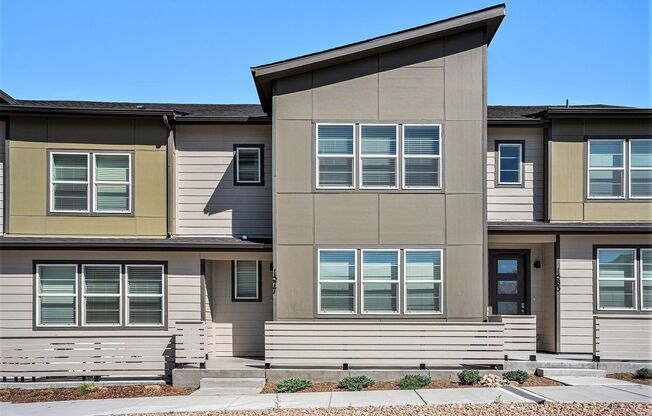 Spacious 2-Bedroom Condo with Dual Suites – 1,733 Sq Ft – Mountain Views