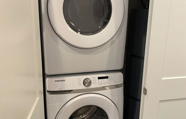 1 bed, 1 bath, 765 sqft, $1,994, Unit One11 212