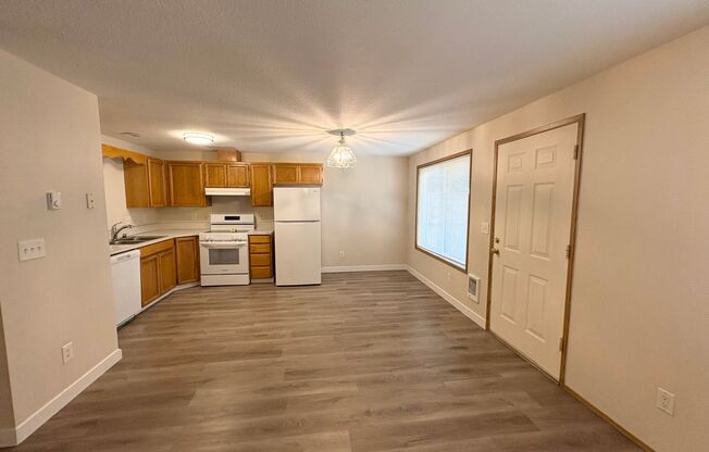 Spacious 3 bed 2.5 Bath Townhome in Cascade Park! All Appliances Included! Ceiling Fans in Every Room! Great Location!