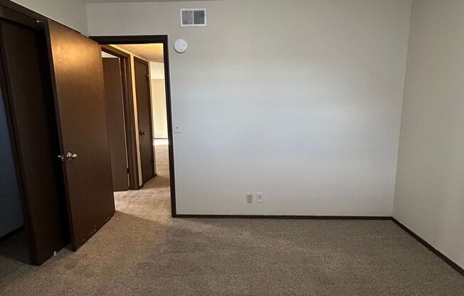 2 beds, 1 bath, 1,000 sqft, $960, Unit #2