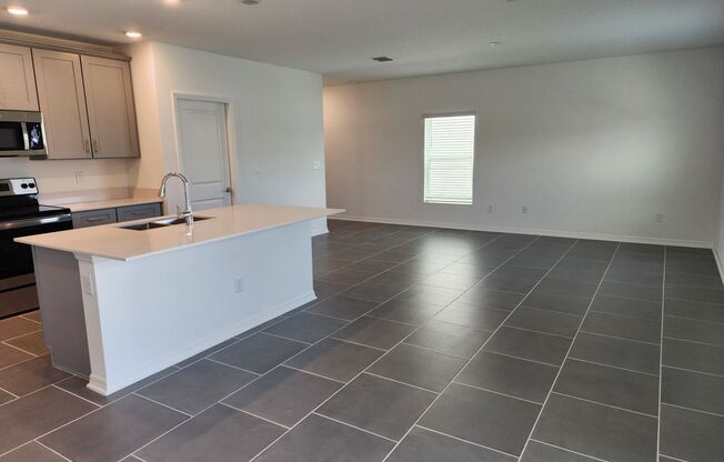 Beautiful 2 story 4 bedroom, 2.5 bathroom