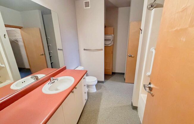 1 bed, 1 bath, 868 sqft, $1,725, Unit 415